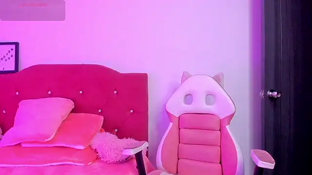 LucianaTomson online show from 12, 2, 2026