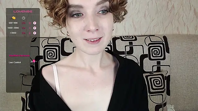 Snapshot of TinaWince chatting on 12, 10, 2025 TinaWince online show from 12, 10, 2025