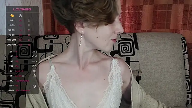 Snapshot of TinaWince chatting on 4, 6, 2026 TinaWince online show from 4, 6, 2026