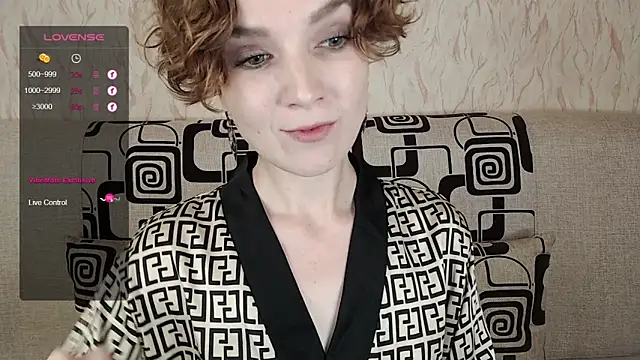 Snapshot of TinaWince chatting on 2, 10, 2025 TinaWince online show from 2, 10, 2025