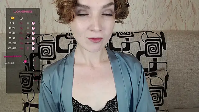 Snapshot of TinaWince chatting on 4, 10, 2025 TinaWince online show from 4, 10, 2025