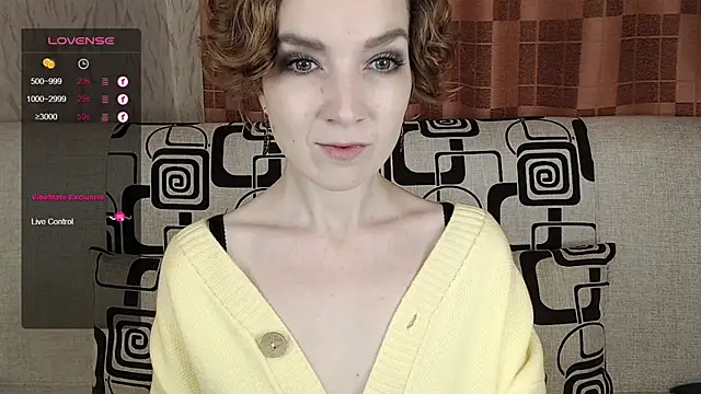 Snapshot of TinaWince chatting on 6, 11, 2025 TinaWince online show from 6, 11, 2025