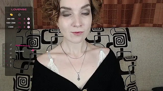 Snapshot of TinaWince chatting on 28, 11, 2025 TinaWince online show from 28, 11, 2025