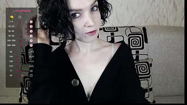 Snapshot of TinaWince chatting on 2, 2, 2025 TinaWince online show from 2, 2, 2025