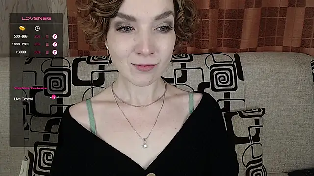 Snapshot of TinaWince chatting on 14, 11, 2025 TinaWince online show from 14, 11, 2025