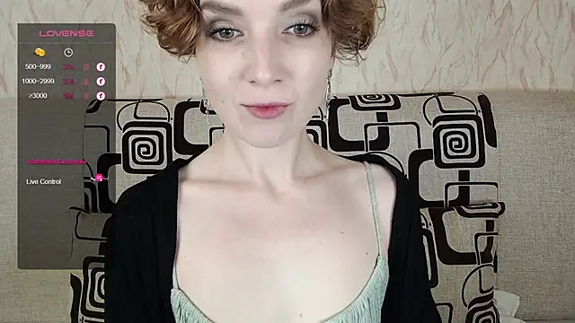 Snapshot of TinaWince chatting on 13, 10, 2025 TinaWince online show from 13, 10, 2025