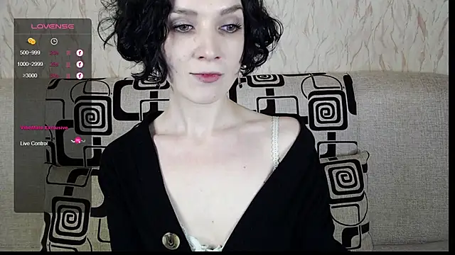 Snapshot of TinaWince chatting on 2, 2, 2025 TinaWince online show from 2, 2, 2025