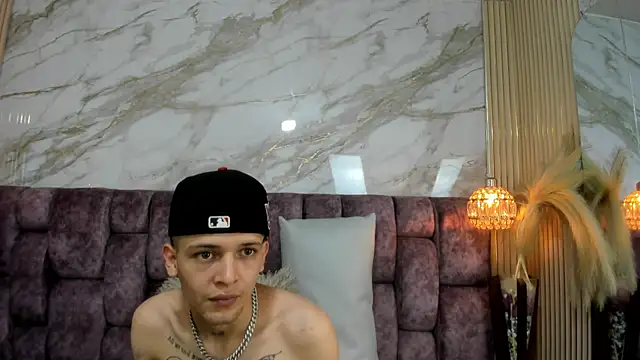 kendalltaylorr online show from 10, 4, 2026