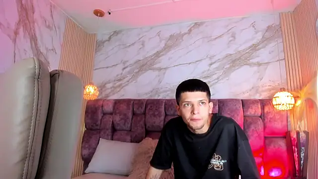 kendalltaylorr online show from 22, 4, 2026