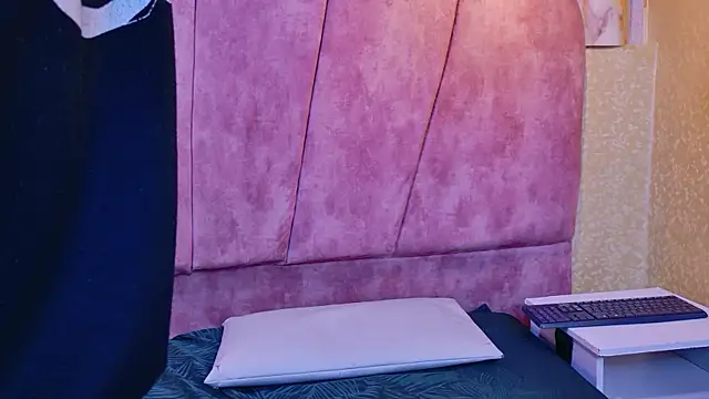 kendalltaylorr online show from 7, 1, 2026