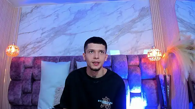 kendalltaylorr online show from 28, 3, 2026