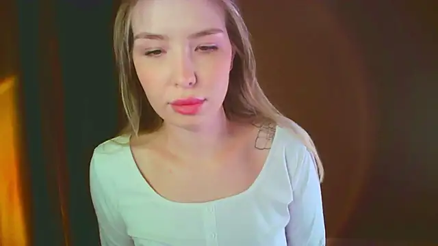 mia raspberrie online show from 14, 12, 2024