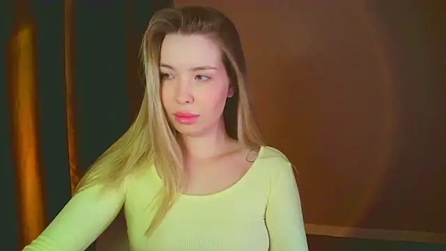 mia raspberrie online show from 13, 12, 2024