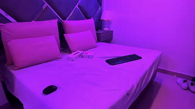 Charlotte Myers online show from 8, 10, 2025