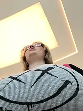 Teya moon  online show from 5, 2, 2026