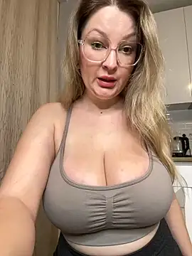 Teya moon  online show from 19, 12, 2025