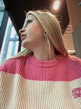 Teya moon  online show from 14, 1, 2025