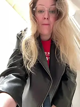 Teya moon  online show from 18, 4, 2026