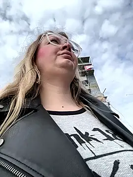 Teya moon  online show from 21, 4, 2026