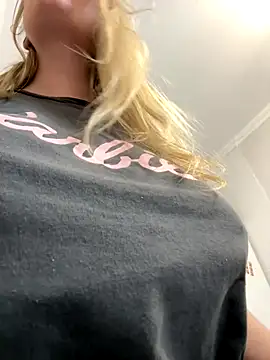 Teya moon  online show from 14, 12, 2025