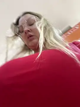 Teya moon  online show from 8, 10, 2025