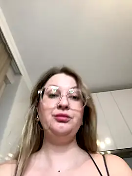 Teya moon  online show from 26, 11, 2025