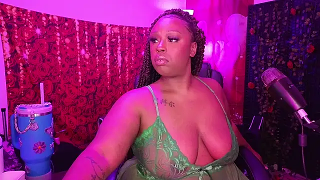 Snapshot of cheriserozequeen chatting on 21, 5, 2026 cheriserozequeen online show from 21, 5, 2026