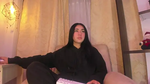 Chanttall  online show from 3, 12, 2024