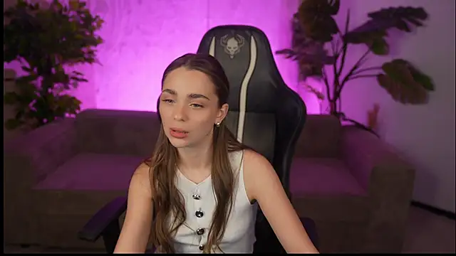 Snapshot of Lana_Pulse chatting on 4, 4, 2026 Lana Pulse online show from 4, 4, 2026