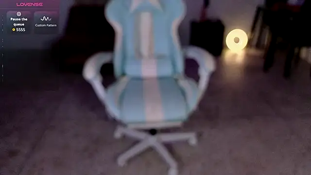 Peggy Funn online show from 27, 10, 2025