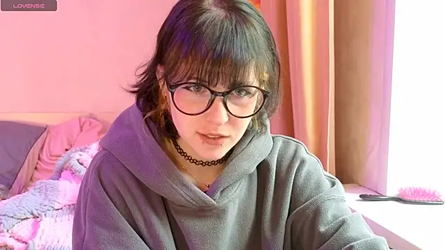 lily noris online show from 2, 12, 2025