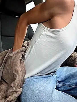 Snapshot of Zeefy chatting on 7, 10, 2025 Zeefy online show from 7, 10, 2025