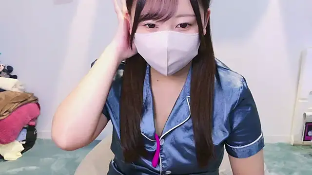 Snapshot of YUTSU_KI chatting on 10, 12, 2024 YUTSU KI online show from 10, 12, 2024