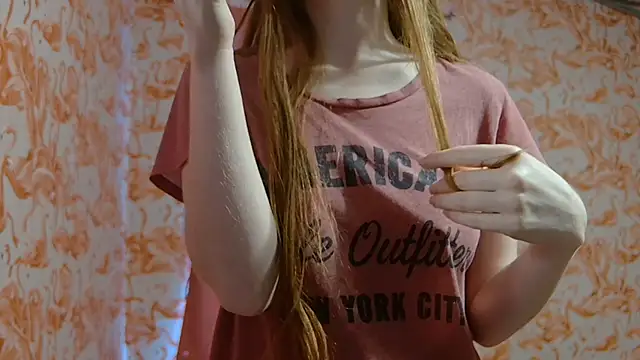 strawberrysmoothie online show from 18, 3, 2026