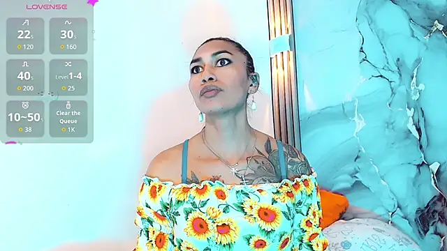 khiara moretti online show from 24, 11, 2025