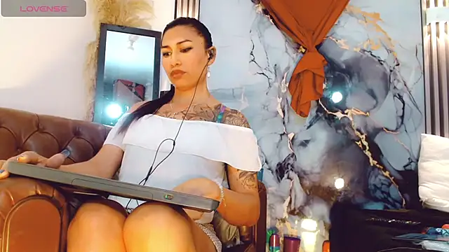 khiara moretti online show from 12, 9, 2025
