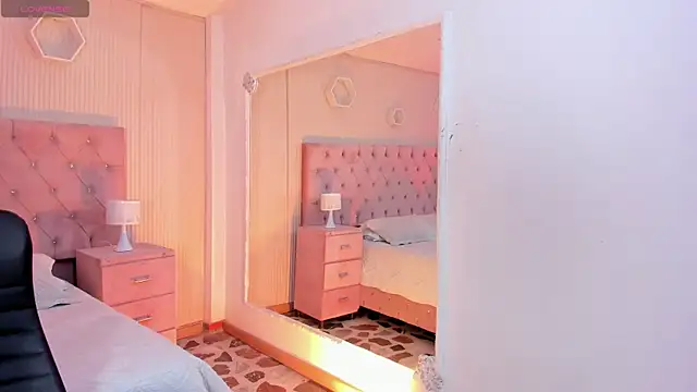 Agathaargent  online show from 3, 12, 2025