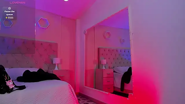 Agathaargent  online show from 29, 11, 2025