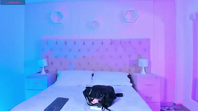 Agathaargent  online show from 3, 11, 2025