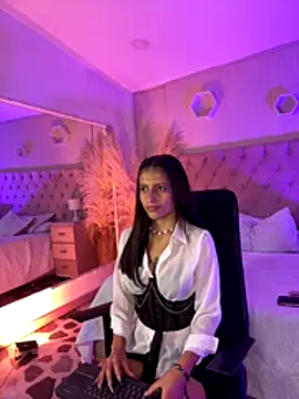 Agathaargent  online show from 14, 12, 2025