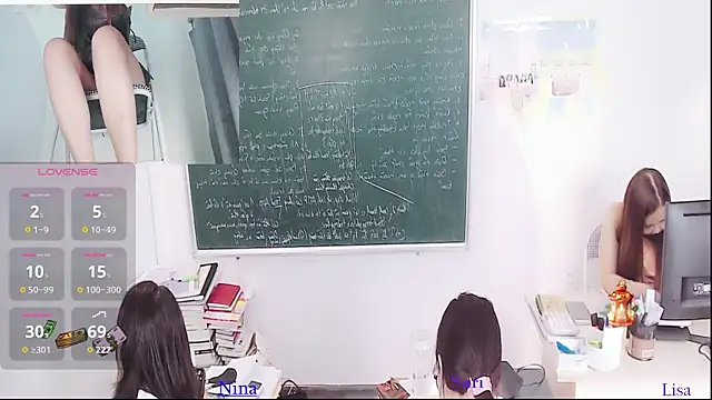 Snapshot of _Math_ chatting on 4, 6, 2026 Math online show from 4, 6, 2026