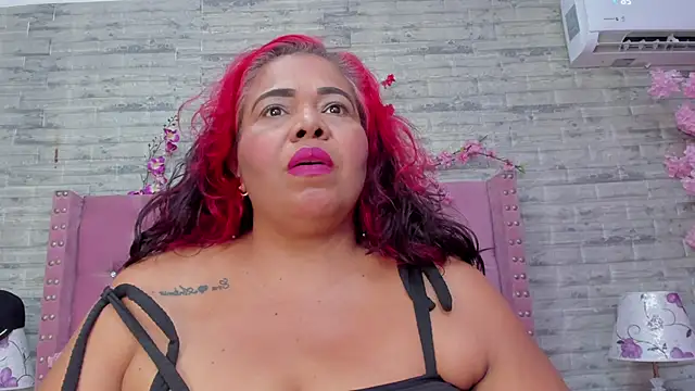 Snapshot of AshleyGrahams chatting on 4, 12, 2025 AshleyGrahams online show from 4, 12, 2025