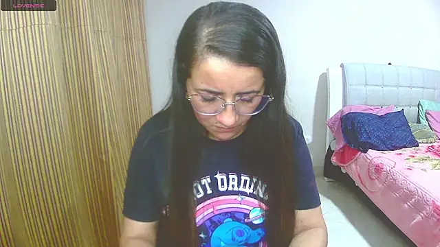 Snapshot of Dayanna_Smitt chatting on 5, 3, 2025 Dayanna Smitt online show from 5, 3, 2025