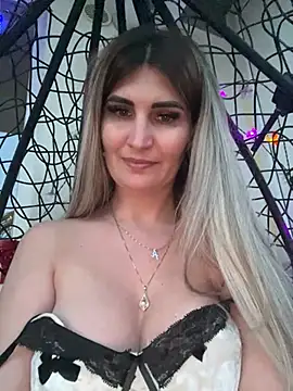 EvelynFrances online show from 12, 3, 2025