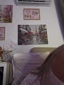 EvelynFrances online show from 15, 2, 2025