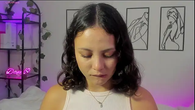 Megan Rodrigo online show from 14, 2, 2025