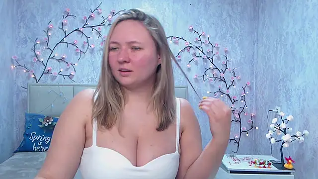 Snapshot of SallyVerda chatting on 11, 5, 2026 SallyVerda online show from 11, 5, 2026