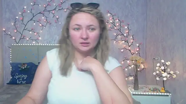 Snapshot of SallyVerda chatting on 4, 5, 2026 SallyVerda online show from 4, 5, 2026