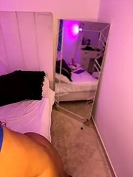 Amber Martins  online show from 7, 11, 2025