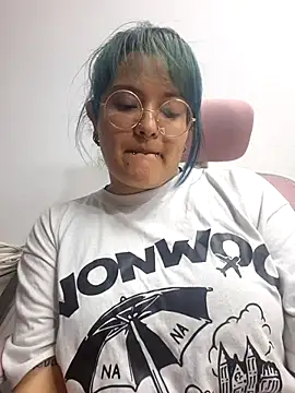 Snapshot of lucky-leah chatting on 13, 5, 2026 lucky-leah online show from 13, 5, 2026